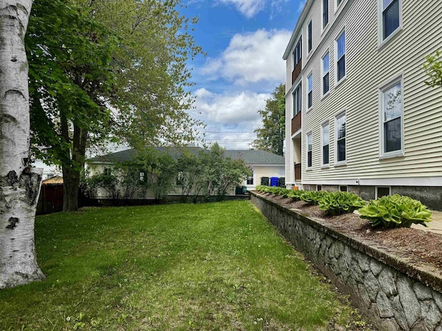 98 Pennacook St, Manchester, NH 03102 - view of green lawn