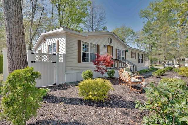 manufactured / mobile home featuring a gate