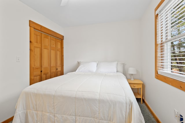bedroom featuring baseboards, a closet, carpet flooring, and a ceiling fan