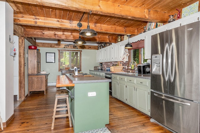 kitchen with stainless steel fridge, wood ceiling, a sink, dark wood-style floors, and a center island
