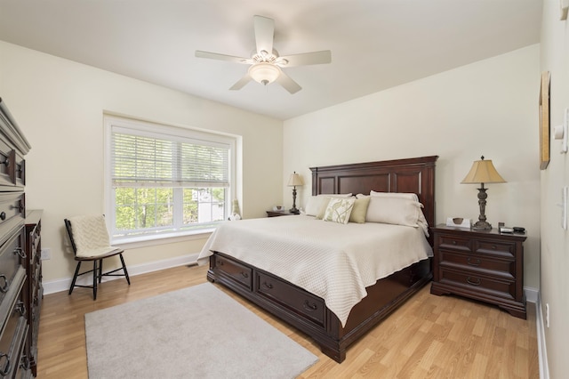 bedroom featuring light wood-style floors, baseboards, and ceiling fan