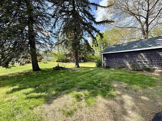 516 Hall St, Bow, NH 03304 - view of green lawn