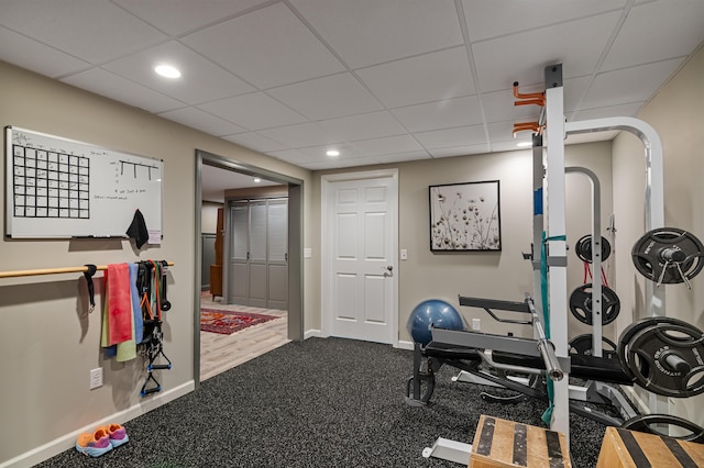 workout room featuring a drop ceiling, baseboards, and recessed lighting