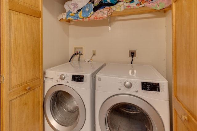 273 Berkshire Rd, Lisbon, NH 03585 - laundry room featuring independent washer and dryer