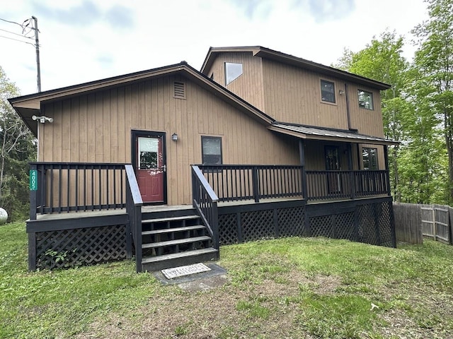 back of house featuring a yard