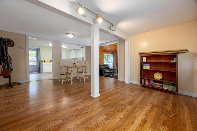 living room featuring light wood-type flooring, healthy amount of natural light, and baseboards