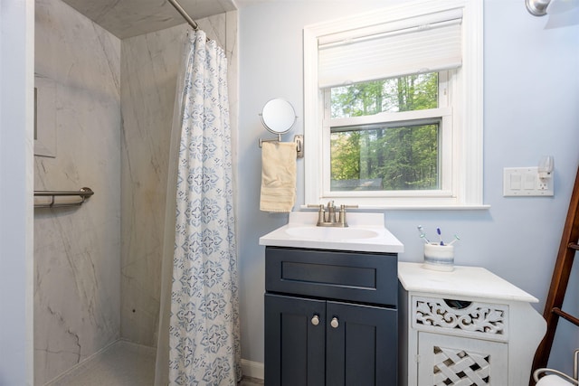 bathroom with a shower with shower curtain and vanity
