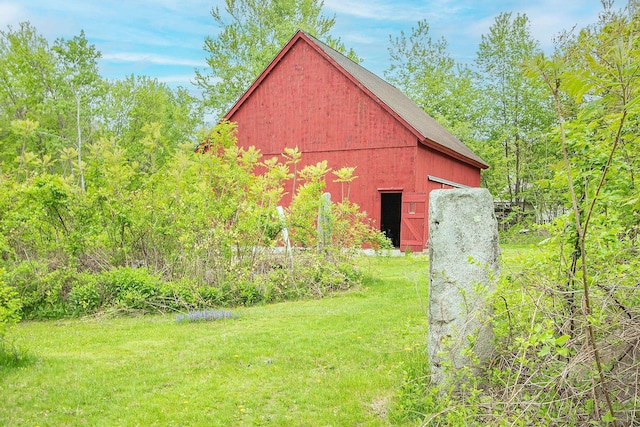 685 Abbot Hill Rd, Wilton, NH 03086 - view of side of home with a barn, a lawn, and an outbuilding