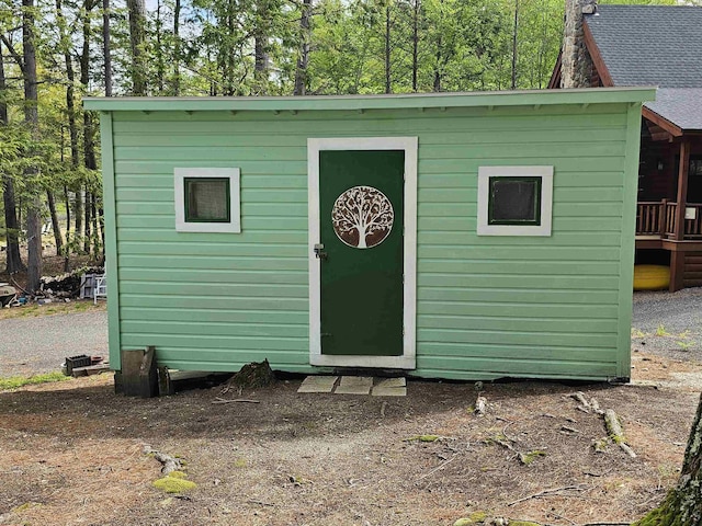 view of outbuilding with an outbuilding
