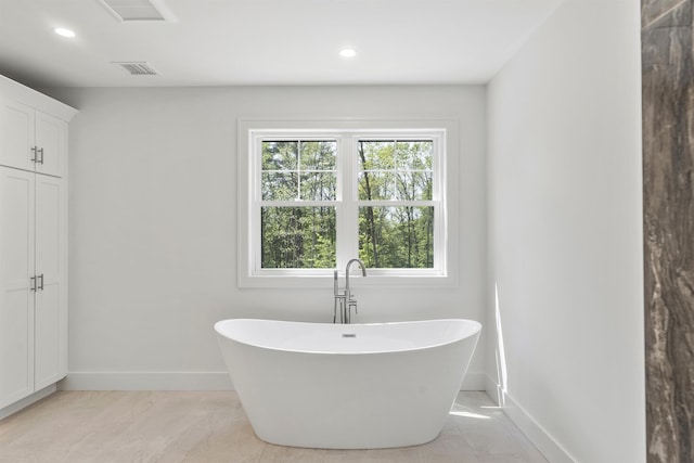 286 S Rd, Brentwood, NH 03833 - bathroom featuring a soaking tub and recessed lighting