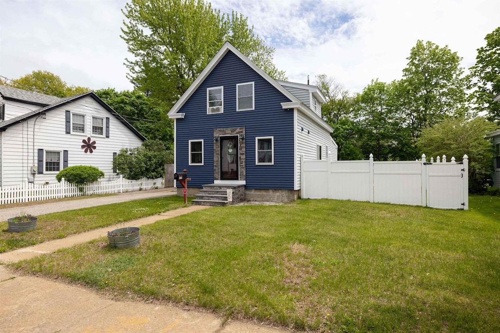 25 Linden St, Rochester, NH 03867 - view of traditional-style home