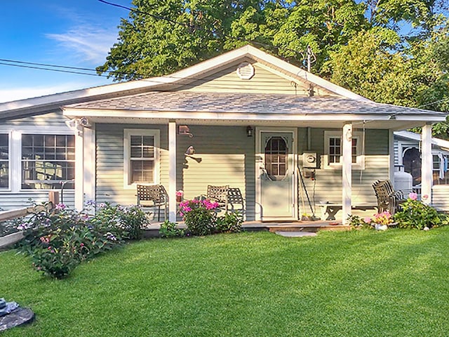 121 Platt Rd, Highgate, VT 05459 - view of front of home featuring a porch and a front lawn