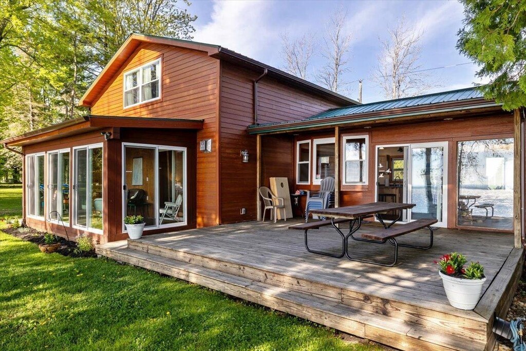 39 Bourdeau Ln N, Alburgh, VT 05440