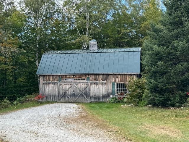 133 Ben Dexter Rd, Topsham, VT 05076 - view of barn with gravel driveway