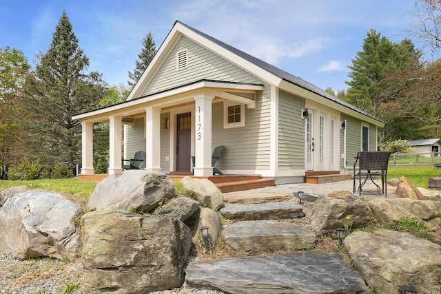 view of front of property featuring a porch