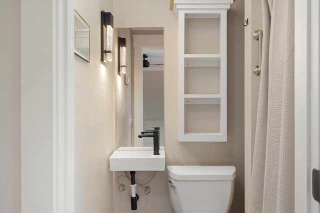 full bathroom featuring a sink and toilet