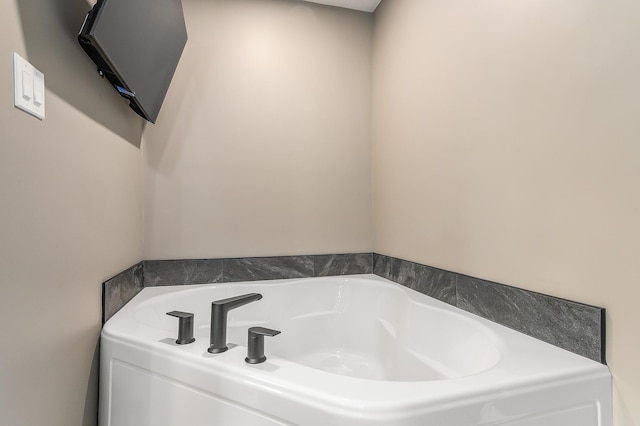 105 Fall Mill Rd, York, ME 03909 - bathroom featuring a bath