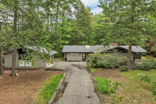 25 Wendover Way, Bedford, NH 03110 - view of front of property with driveway, an outbuilding, and a chimney