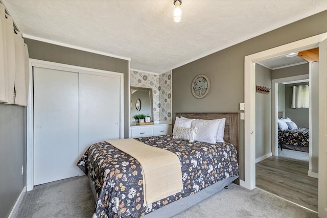235 Pleasant View Dr, North Hero, VT 05474 - carpeted bedroom featuring crown molding, a closet, and baseboards