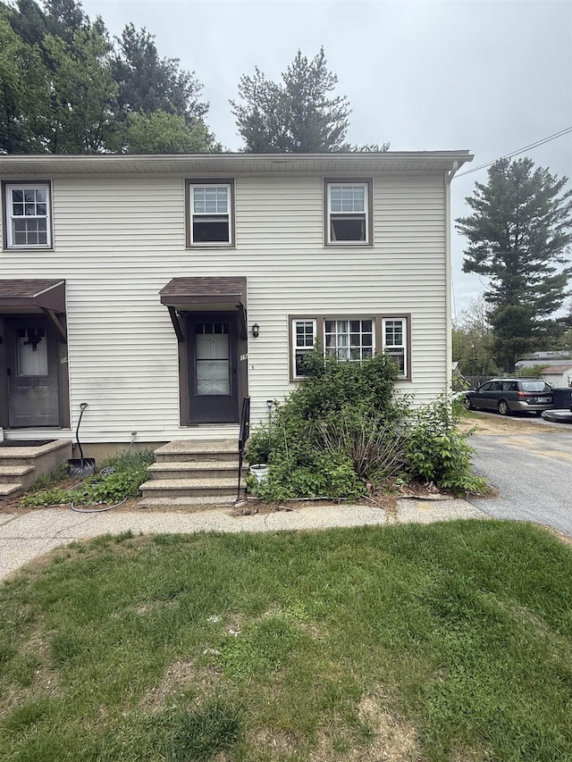 16 Townhouse Rd, Allenstown, NH 03275 - traditional home with a front lawn