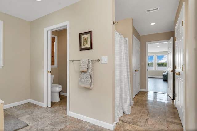 90 Paugus Park Rd, Laconia, NH 03246 - full bath featuring toilet, baseboards, marble look tiles, recessed lighting, and curtained shower