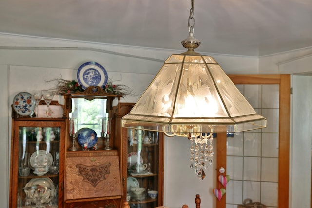 5100 Rte 100, Plymouth, VT 05056 - detailed view of a chandelier