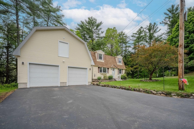 12 Emerald Cir, Goffstown, NH 03045 - colonial inspired home with a gambrel roof, a front lawn, and driveway