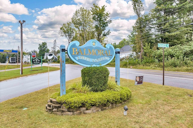 18 Mayflower Ln, Moultonborough, NH 03254 - community sign featuring a yard and concrete driveway
