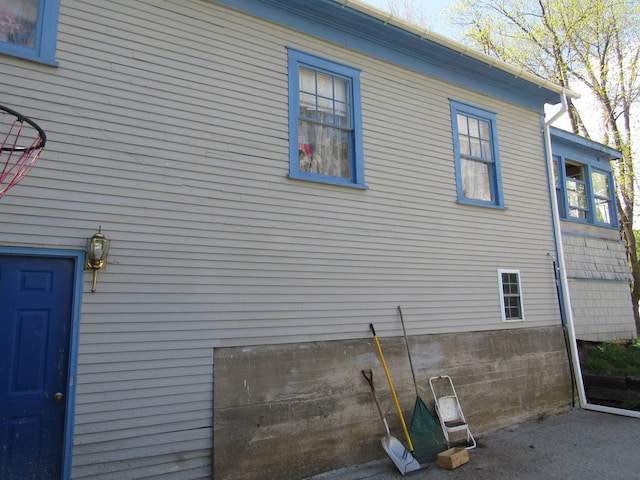 22 Colodny Ter, Newport City, VT 05855 - view of side of home