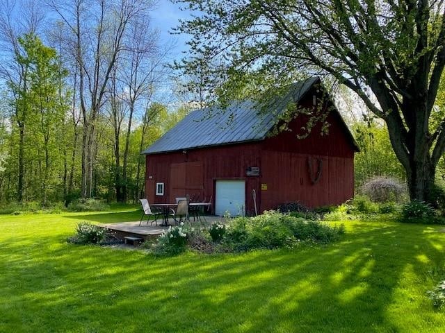 825 S End Rd, North Hero, VT 05457 - view of barn featuring a lawn