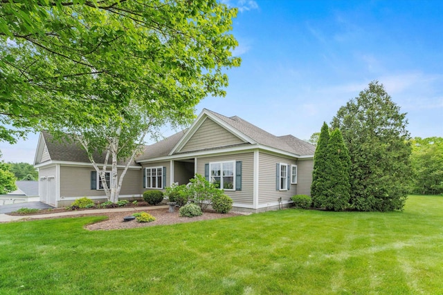 5 Smithfield Ln, Bedford, NH 03110 - ranch-style house with a front yard and a shingled roof