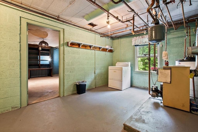 47 Dell Rd, Springfield, VT 05156 - basement with washer / dryer and concrete block wall