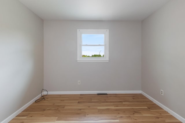 82 Stirrup Cir, Williston, VT 05495 - empty room featuring light wood-style flooring and baseboards