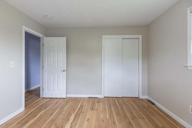 82 Stirrup Cir, Williston, VT 05495 - unfurnished bedroom featuring baseboards, light wood-style flooring, and a closet