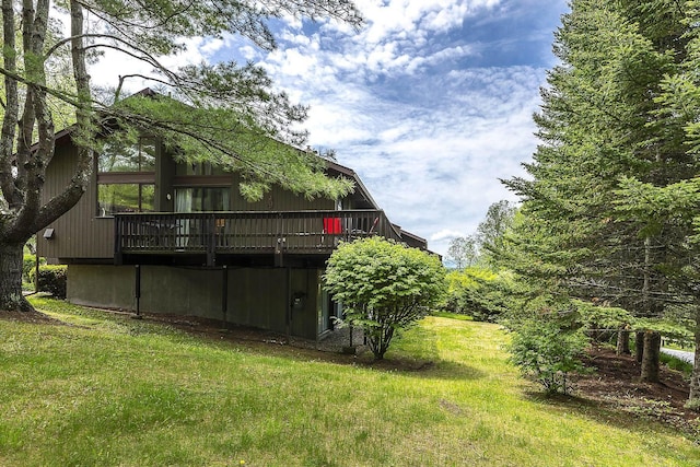 46 Murray Hill Heights Rd Unit 17, Manchester, VT 05255 - back of property featuring a deck and a lawn