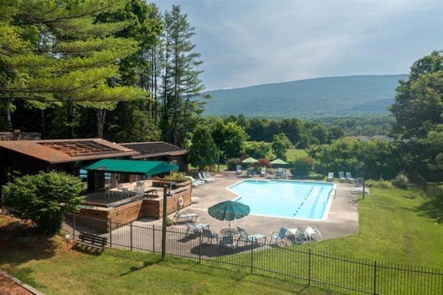 46 Murray Hill Heights Rd Unit 17, Manchester, VT 05255 - community pool with a patio area and a forest view