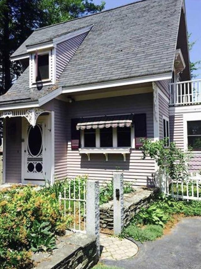 34 Baker Ave, Deerfield, NH 03037 - view of front of house featuring a balcony