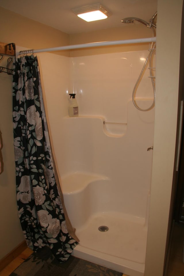 1083 Back Center Rd, Lyndon, VT 05851 - full bathroom featuring a shower with curtain