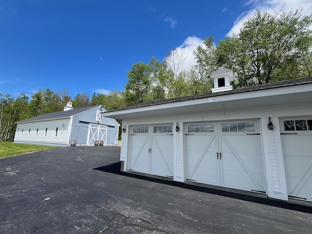 959 Presidential Hwy, Jefferson, NH 03583 - view of garage