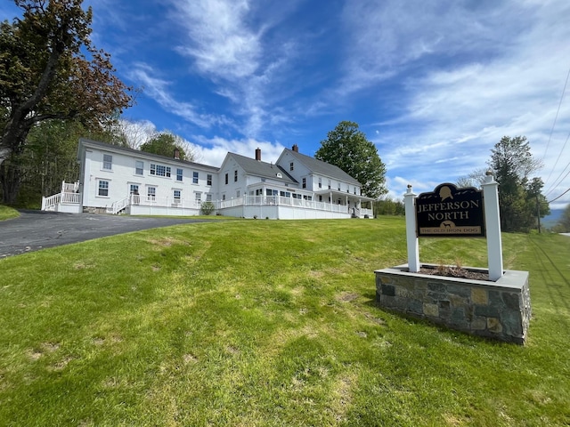 959 Presidential Hwy, Jefferson, NH 03583 - view of front of home featuring a front lawn