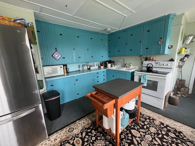 959 Presidential Hwy, Jefferson, NH 03583 - kitchen featuring white appliances and a sink