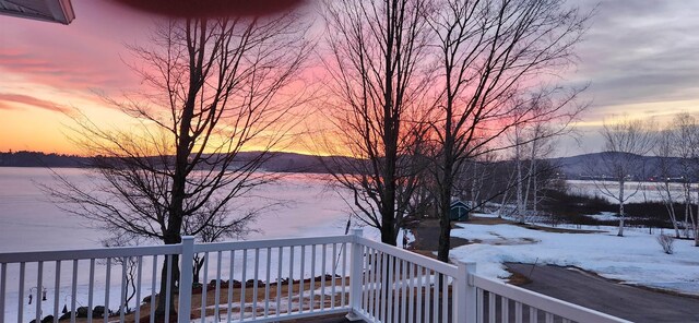 57 Farrants Pt, Newport City, VT 05855 - view of snow covered deck