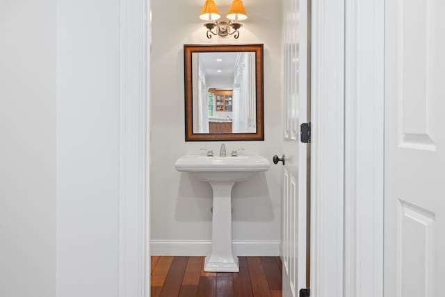 543 Lower Hollow Rd, Dorset, VT 05251 - bathroom featuring baseboards and wood finished floors