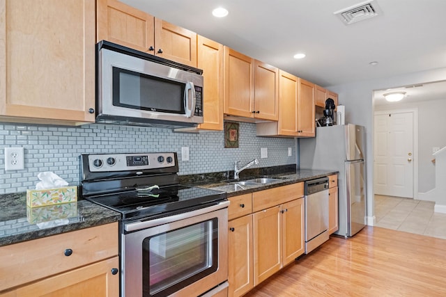48 Landing Ln Unit 15, Laconia, NH 03246 - kitchen with appliances with stainless steel finishes, light brown cabinetry, a sink, tasteful backsplash, and recessed lighting