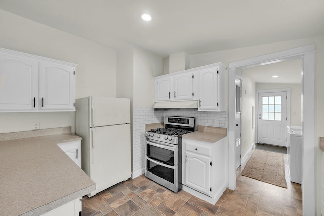 2547 River Rd, Moretown, VT 05602 - kitchen with freestanding refrigerator, range with two ovens, under cabinet range hood, washer / clothes dryer, and light countertops