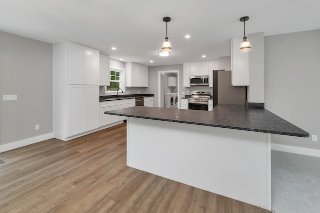 10 Call Rd, Webster, NH 03303 - kitchen with appliances with stainless steel finishes, a sink, baseboards, a peninsula, and dark countertops