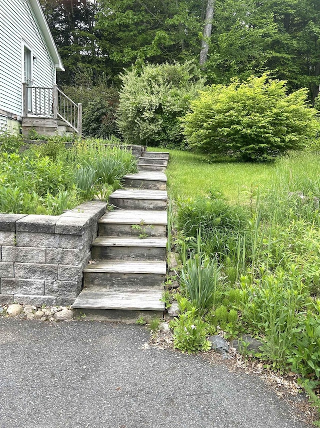 34 Hampshire Cir, Brattleboro, VT 05301 - view of staircase