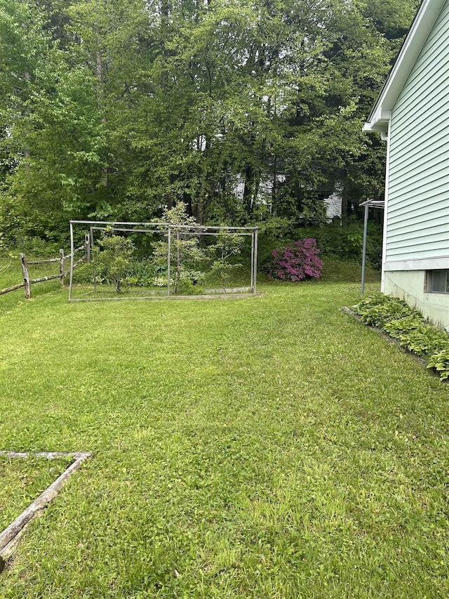 34 Hampshire Cir, Brattleboro, VT 05301 - view of grassy yard