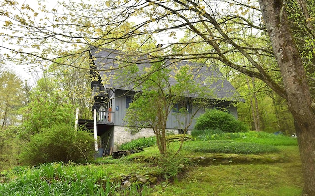 191 Highland Rd, Wallingford, VT 05773 - view of side of home featuring a shingled roof and a wooden deck