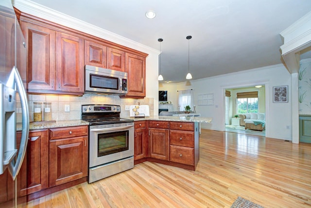 17 Misty Meadow Rd Unit 17, Windham, NH 03087 - kitchen featuring appliances with stainless steel finishes, light wood-style flooring, a peninsula, tasteful backsplash, and crown molding